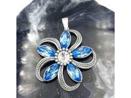 Wisior srebrny kwiat z kryształkami Aqua