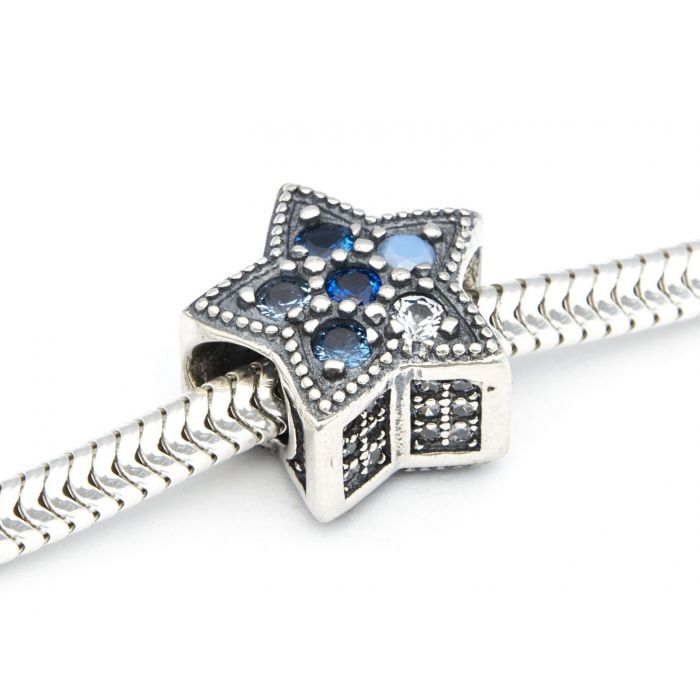 Srebrna zawieszka Charms gwiazdka z cyrkoniami Srebrna zawieszka Charms gwiazdka z cyrkoniami